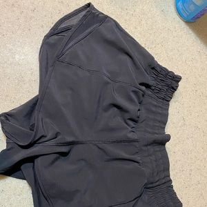 lululemon hotty hot 6 2.5in black high waisted